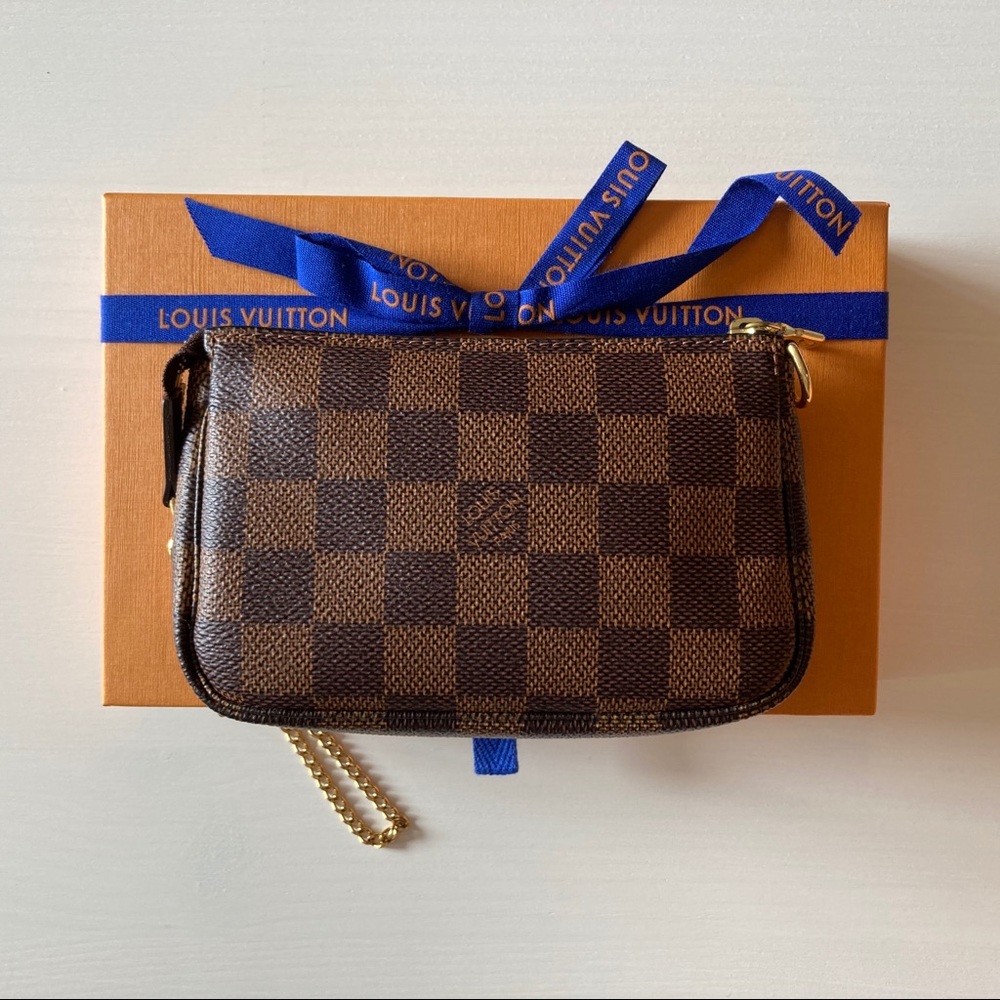 Louis Vuitton mini pouchette